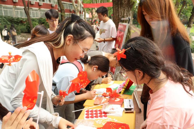 教育科学学院举办“盛世华章庆华...